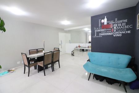Apartamento à venda com 74m², 2 quartos e 1 vagaSala