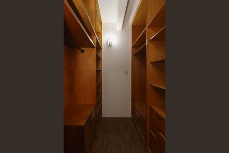 Apartamento à venda com 89m², 2 quartos e 1 vaga Apartamento à venda com 89m², 2 quartos e 1 vagaCloset da suíte