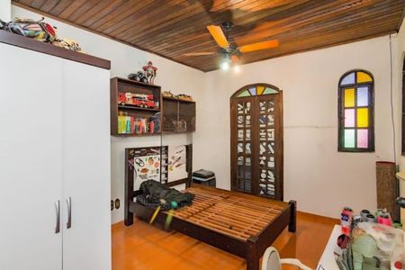 Casa à venda com 368m², 6 quartos e 3 vagasQuarto