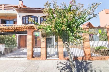 Casa à venda com 368m², 6 quartos e 3 vagasFachada