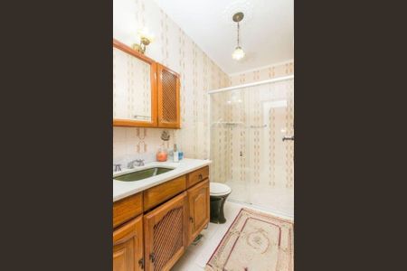 Casa à venda com 368m², 6 quartos e 3 vagasBanheiro