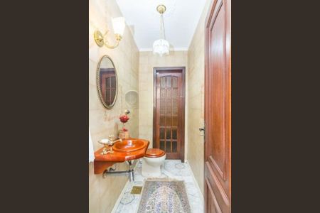 Casa à venda com 368m², 6 quartos e 3 vagasBanheiro