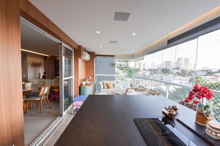 Apartamento à venda com 140m², 3 quartos e 2 vagasVaranda