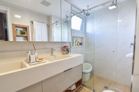 Apartamento à venda com 140m², 3 quartos e 2 vagasBanheiro da suíte 2