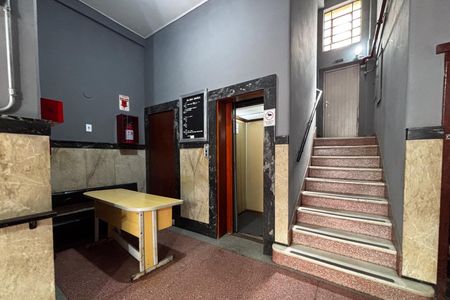 Apartamento para alugar com 100m², 3 quartos e sem vagaHall social