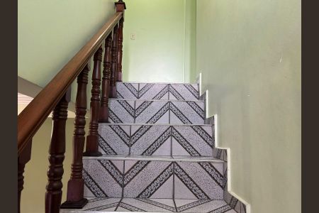 Casa para alugar com 360m², 4 quartos e 2 vagasEscada Quartos