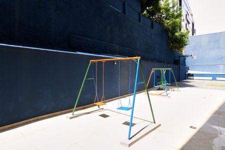 Apartamento para alugar com 75m², 2 quartos e 1 vaga Apartamento para alugar com 75m², 2 quartos e 1 vagaÁrea comum - Playground