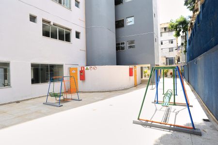 Apartamento para alugar com 75m², 2 quartos e 1 vaga Apartamento para alugar com 75m², 2 quartos e 1 vagaÁrea comum - Playground