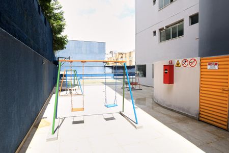 Apartamento para alugar com 75m², 2 quartos e 1 vaga Apartamento para alugar com 75m², 2 quartos e 1 vagaÁrea comum - Playground