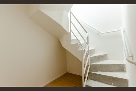 Apartamento para alugar com 67m², 1 quarto e sem vaga Apartamento para alugar com 67m², 1 quarto e sem vagaEscada