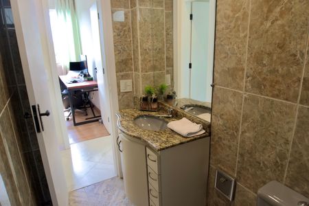 Apartamento à venda com 68m², 2 quartos e 1 vaga Apartamento à venda com 68m², 2 quartos e 1 vagaBanheiro