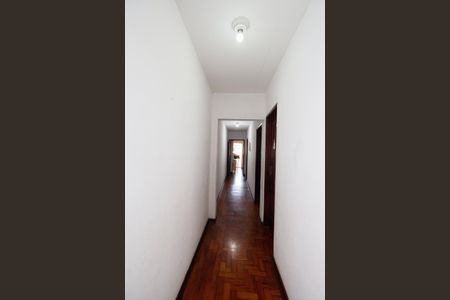 Casa à venda com 191m², 4 quartos e 4 vagas Casa à venda com 191m², 4 quartos e 4 vagasCorredor