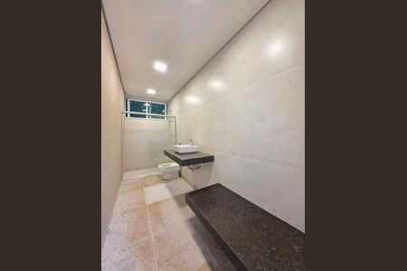 Casa de condomínio à venda com 460m², 4 quartos e 4 vagas Casa de condomínio à venda com 460m², 4 quartos e 4 vagasBanheiro da Piscina