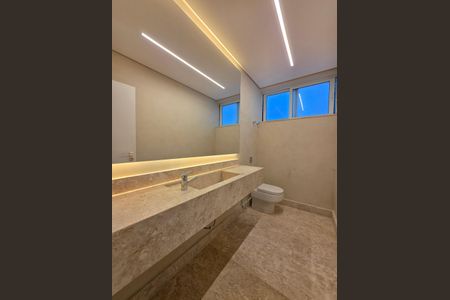 Casa de condomínio à venda com 460m², 4 quartos e 4 vagas Casa de condomínio à venda com 460m², 4 quartos e 4 vagasLavabo