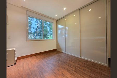 Casa de condomínio à venda com 460m², 4 quartos e 4 vagas Casa de condomínio à venda com 460m², 4 quartos e 4 vagasQuarto Suíte 4