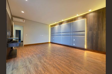 Casa de condomínio à venda com 460m², 4 quartos e 4 vagas Casa de condomínio à venda com 460m², 4 quartos e 4 vagasQuarto Suíte Master
