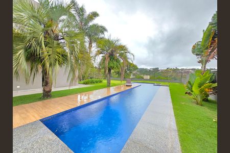 Casa de condomínio à venda com 460m², 4 quartos e 4 vagas Casa de condomínio à venda com 460m², 4 quartos e 4 vagasPiscina