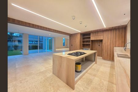 Casa de condomínio à venda com 460m², 4 quartos e 4 vagas Casa de condomínio à venda com 460m², 4 quartos e 4 vagasCozinha