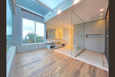 Casa de condomínio à venda com 460m², 4 quartos e 4 vagas Casa de condomínio à venda com 460m², 4 quartos e 4 vagasBanheiro da Suíte Master