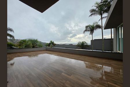 Casa de condomínio à venda com 460m², 4 quartos e 4 vagas Casa de condomínio à venda com 460m², 4 quartos e 4 vagasVaranda da Suíte Master