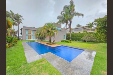 Casa de condomínio à venda com 460m², 4 quartos e 4 vagas Casa de condomínio à venda com 460m², 4 quartos e 4 vagasPiscina