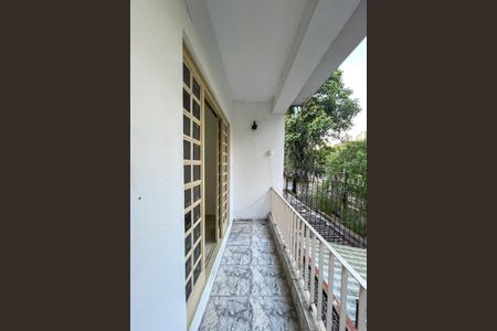 Casa à venda com 228m², 4 quartos e 1 vaga Casa à venda com 228m², 4 quartos e 1 vagaSacada