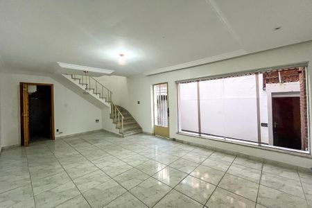 Casa à venda com 228m², 4 quartos e 1 vaga Casa à venda com 228m², 4 quartos e 1 vagaSala