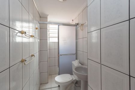 Banheiro de apartamento para alugar com 2 quartos, 48m² em Colônia (zona Leste), São Paulo