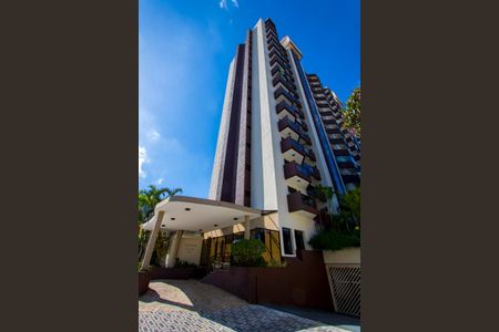 Apartamento para alugar com 140m², 3 quartos e 2 vagas Apartamento para alugar com 140m², 3 quartos e 2 vagasFachada