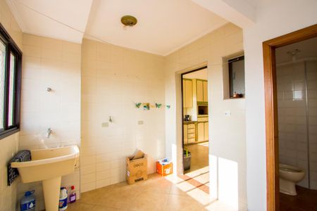 Apartamento para alugar com 140m², 3 quartos e 2 vagas Apartamento para alugar com 140m², 3 quartos e 2 vagasÁrea de serviço