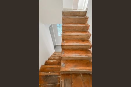 Casa à venda com 400m², 3 quartos e 10 vagasEscada