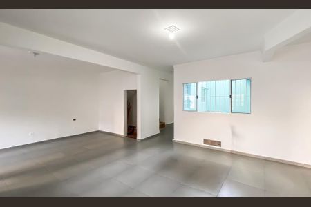 Sala de casa à venda com 3 quartos, 400m² em Vila Nhocuné, São Paulo
