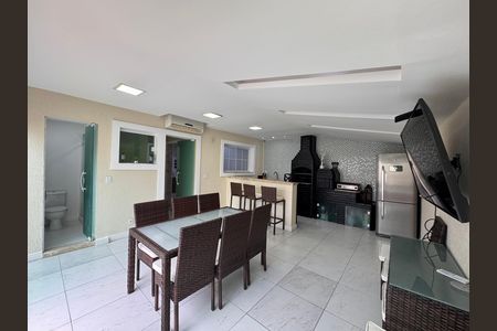 Casa de condomínio para alugar com 260m², 4 quartos e 4 vagas