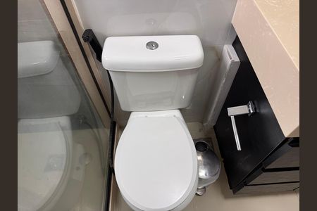 Casa de condomínio para alugar com 260m², 4 quartos e 4 vagas Casa de condomínio para alugar com 260m², 4 quartos e 4 vagasSuíte 1 - Banheiro