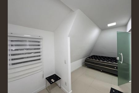 Casa de condomínio para alugar com 260m², 4 quartos e 4 vagas Casa de condomínio para alugar com 260m², 4 quartos e 4 vagasSalão