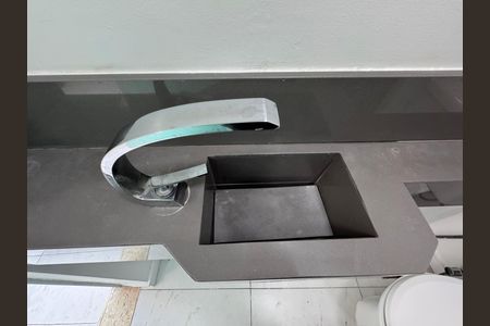 Casa de condomínio para alugar com 260m², 4 quartos e 4 vagas Casa de condomínio para alugar com 260m², 4 quartos e 4 vagasBanheiro