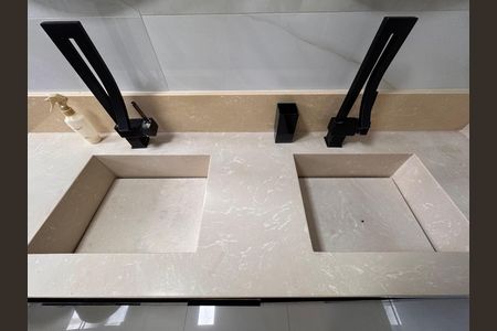 Casa de condomínio para alugar com 260m², 4 quartos e 4 vagas Casa de condomínio para alugar com 260m², 4 quartos e 4 vagasSuíte 1 - Banheiro