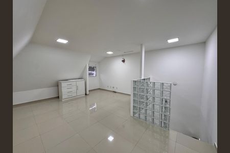 Casa de condomínio para alugar com 260m², 4 quartos e 4 vagas Casa de condomínio para alugar com 260m², 4 quartos e 4 vagasSalão