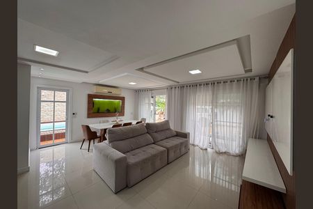 Casa de condomínio para alugar com 260m², 4 quartos e 4 vagas Casa de condomínio para alugar com 260m², 4 quartos e 4 vagasSala