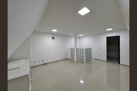 Casa de condomínio para alugar com 260m², 4 quartos e 4 vagas Casa de condomínio para alugar com 260m², 4 quartos e 4 vagasSalão