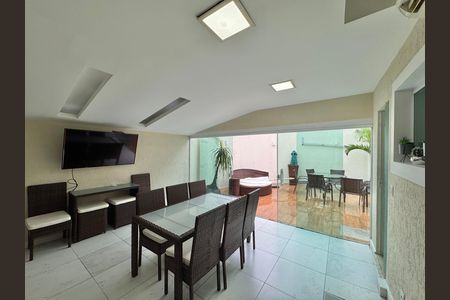 Casa de condomínio para alugar com 260m², 4 quartos e 4 vagas Casa de condomínio para alugar com 260m², 4 quartos e 4 vagasÁrea Gourmet