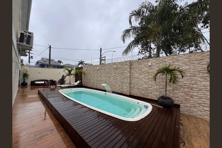 Casa de condomínio para alugar com 260m², 4 quartos e 4 vagas
