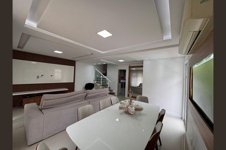 Casa de condomínio para alugar com 260m², 4 quartos e 4 vagas