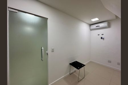 Casa de condomínio para alugar com 260m², 4 quartos e 4 vagas Casa de condomínio para alugar com 260m², 4 quartos e 4 vagasSalão