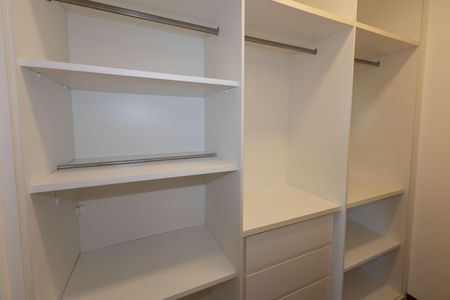 Apartamento para alugar com 280m², 4 quartos e 4 vagas Apartamento para alugar com 280m², 4 quartos e 4 vagasCloset da Suíte 3