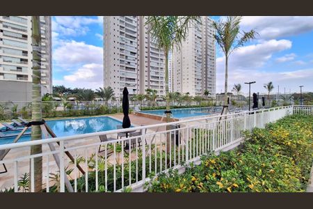 Apartamento à venda com 88m², 3 quartos e 2 vagas Apartamento à venda com 88m², 3 quartos e 2 vagasÁrea comum - Piscina