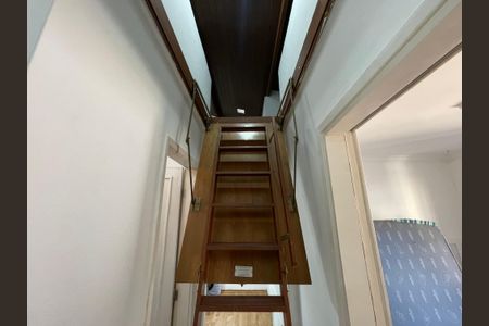 Casa de condomínio à venda com 80m², 2 quartos e 2 vagas Casa de condomínio à venda com 80m², 2 quartos e 2 vagasSótão