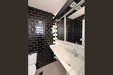 Apartamento à venda com 67m², 2 quartos e 2 vagasBanheiro da Suíte