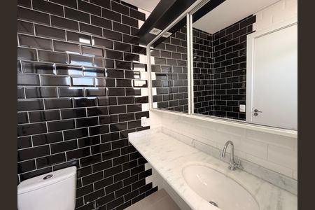 Apartamento à venda com 67m², 2 quartos e 2 vagasBanheiro da Suíte