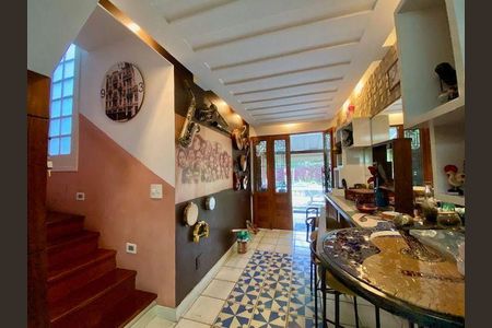 Casa à venda com 3 quartos, 200m² em Maria Paula, Niterói